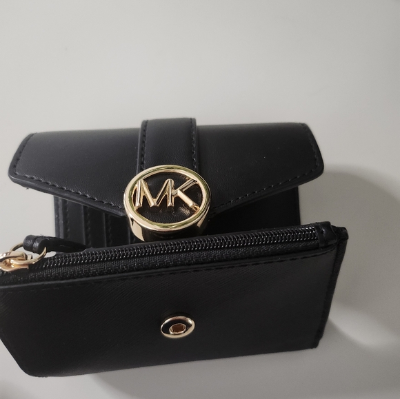 Michael Kors Carmen Wallet - Picture 4 of 4